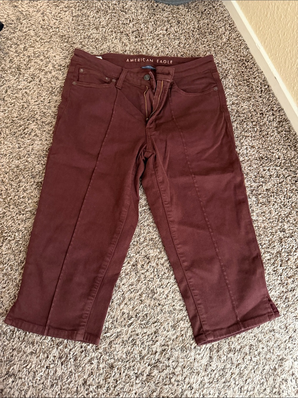 NWOT American Eagle Outfitters Women's Burgundy capri jeans